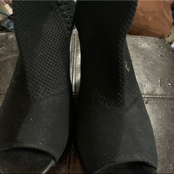 Express Open Toed Shoes - Picture 2 of 8